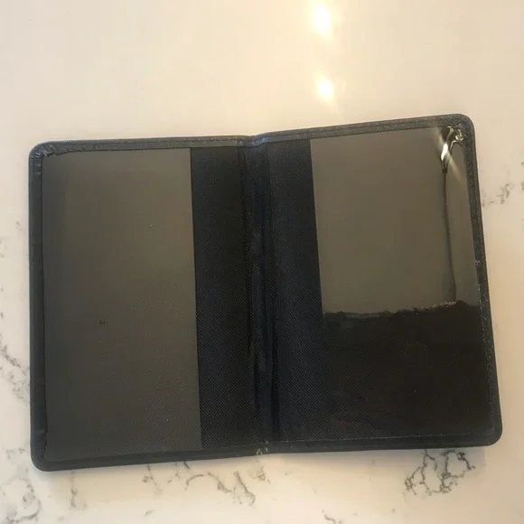 NWOT Liverpool FC Passport Cover - Picture 2 of 4